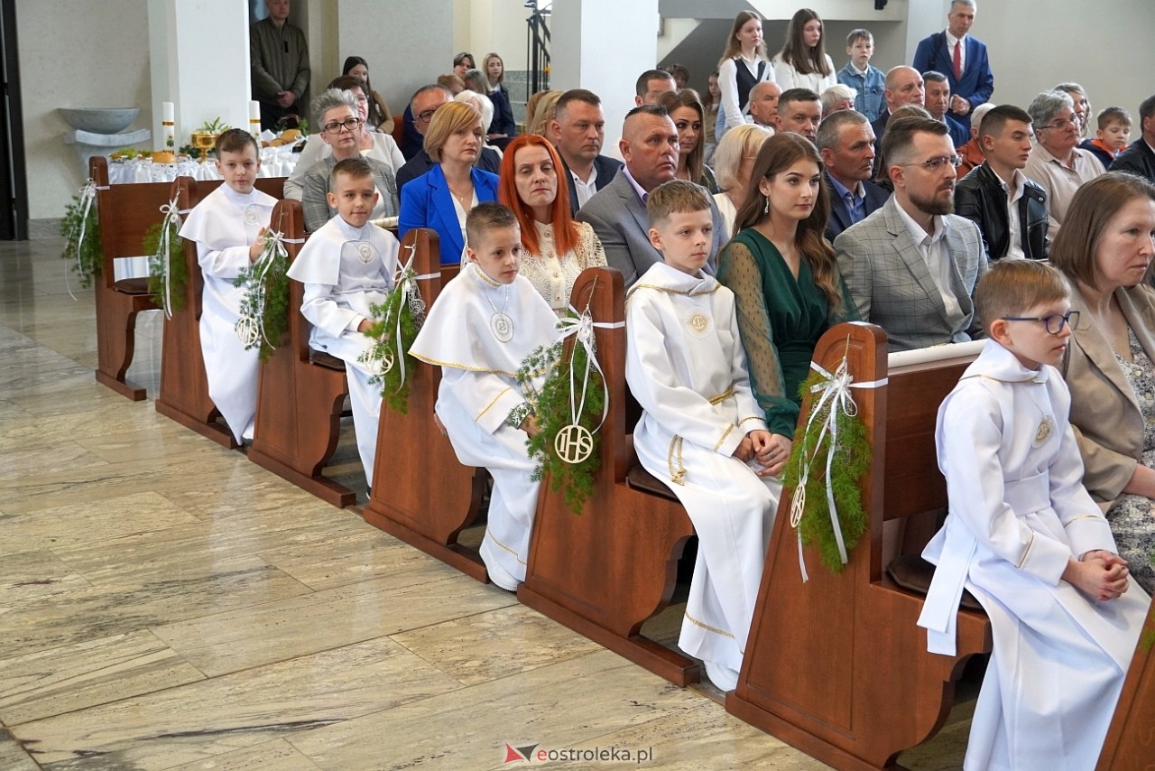 Pierwsza Komunia Święta w parafii pw. św. Franciszka w Ostrołęce [11.05.2024] - zdjęcie #39 - eOstroleka.pl