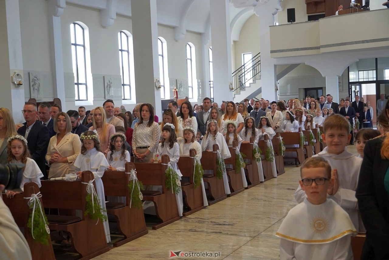 Pierwsza Komunia Święta w parafii pw. św. Franciszka w Ostrołęce [11.05.2024] - zdjęcie #38 - eOstroleka.pl