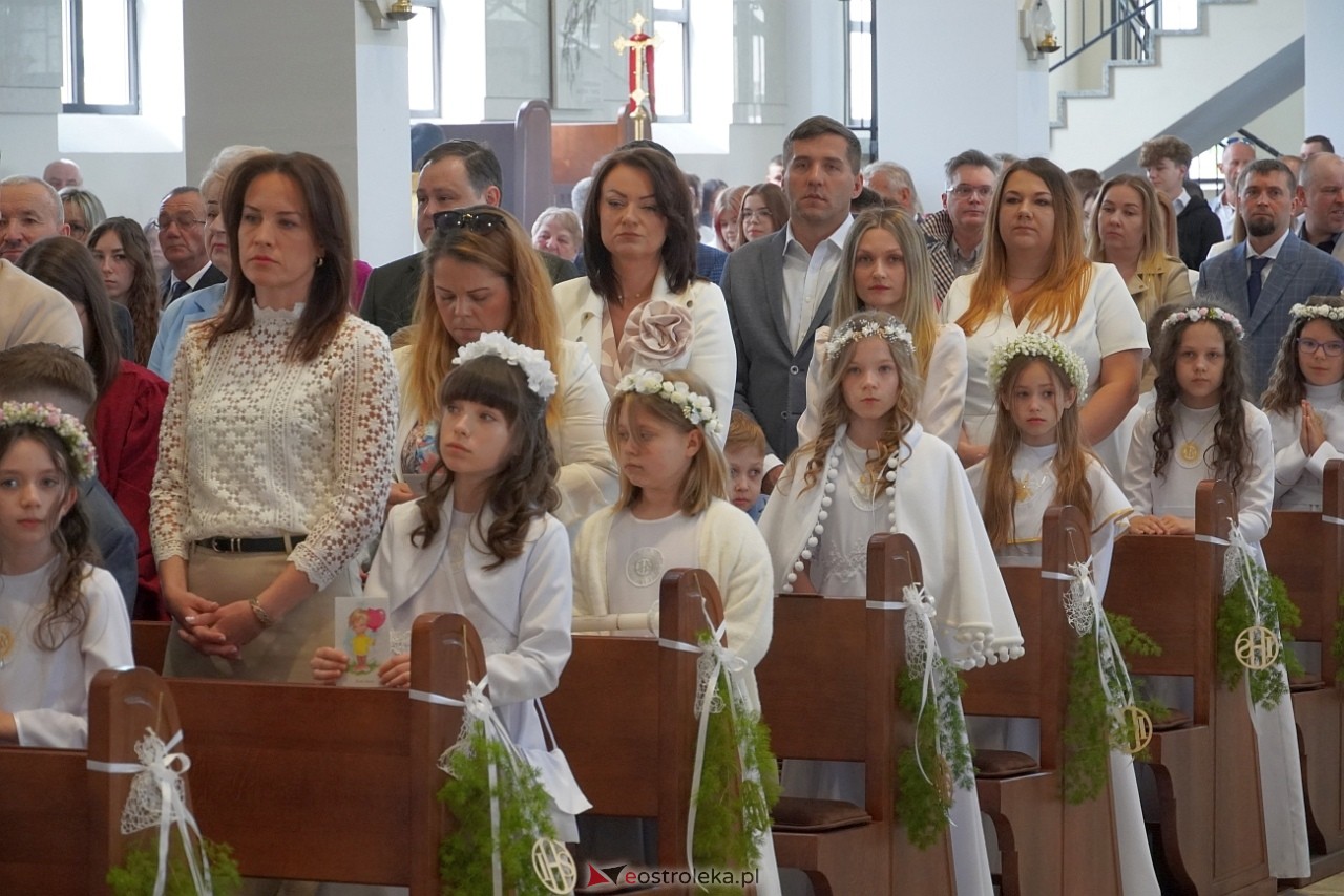 Pierwsza Komunia Święta w parafii pw. św. Franciszka w Ostrołęce [11.05.2024] - zdjęcie #37 - eOstroleka.pl