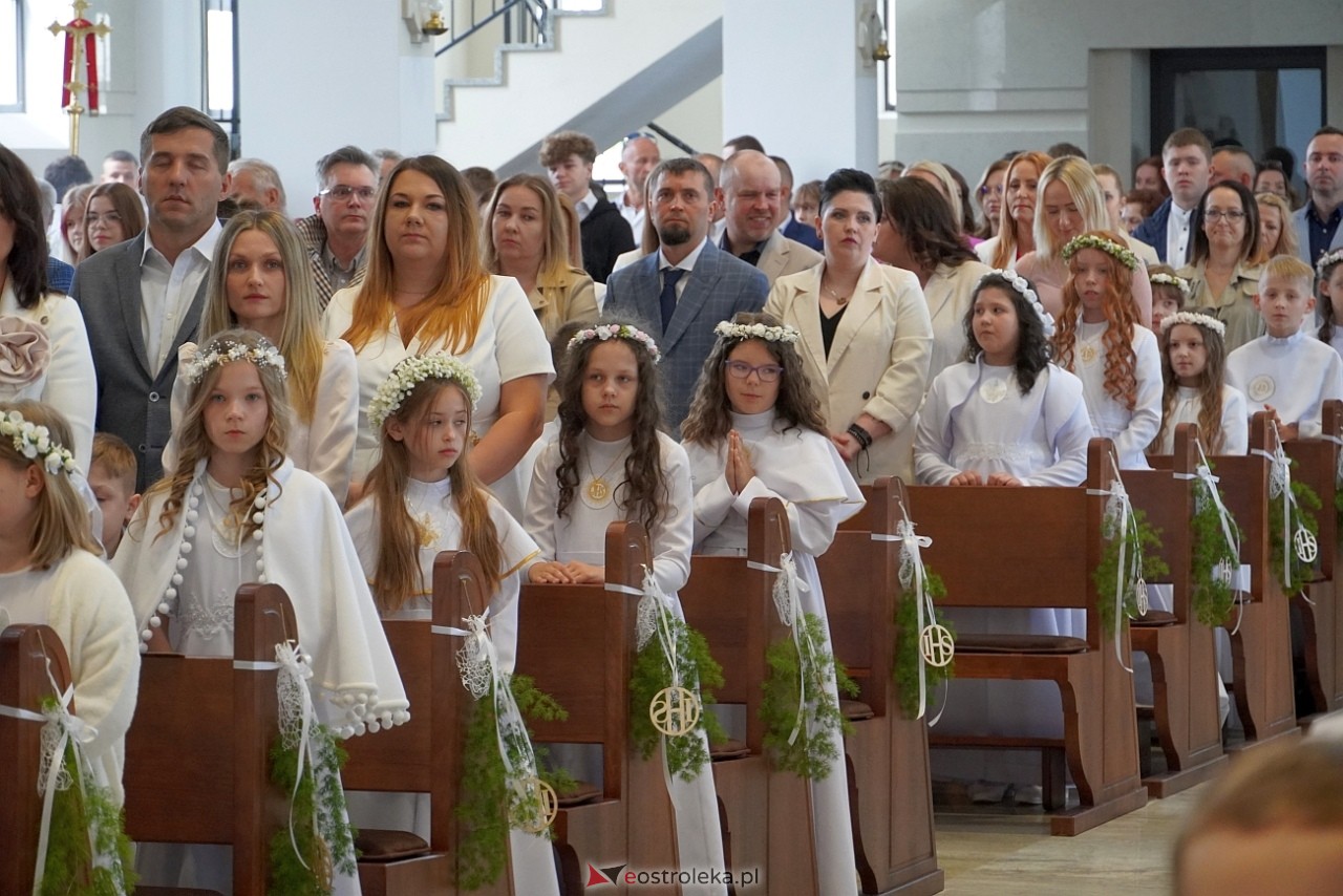 Pierwsza Komunia Święta w parafii pw. św. Franciszka w Ostrołęce [11.05.2024] - zdjęcie #36 - eOstroleka.pl