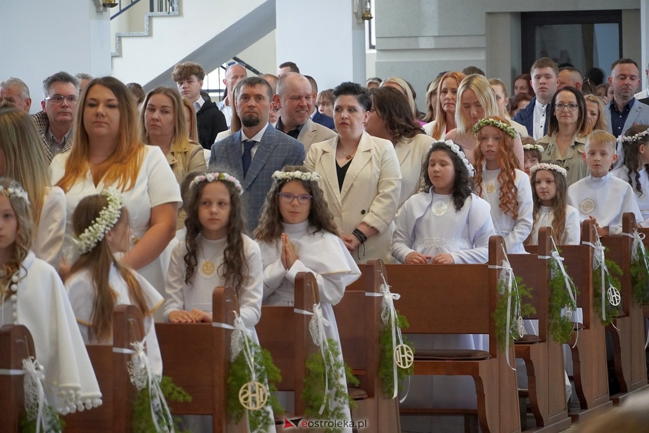 Pierwsza Komunia Święta w parafii pw. św. Franciszka w Ostrołęce [11.05.2024] - zdjęcie #35 - eOstroleka.pl