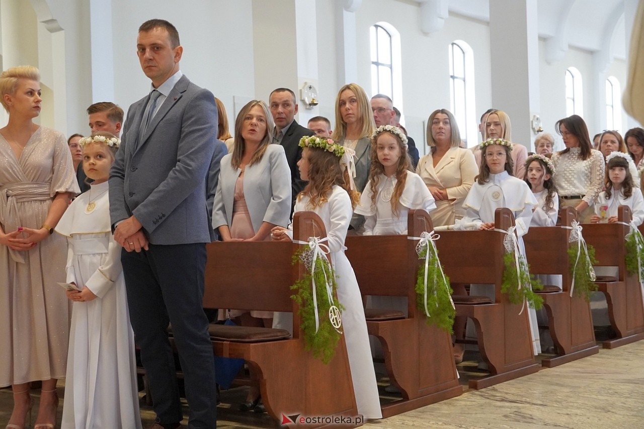 Pierwsza Komunia Święta w parafii pw. św. Franciszka w Ostrołęce [11.05.2024] - zdjęcie #33 - eOstroleka.pl