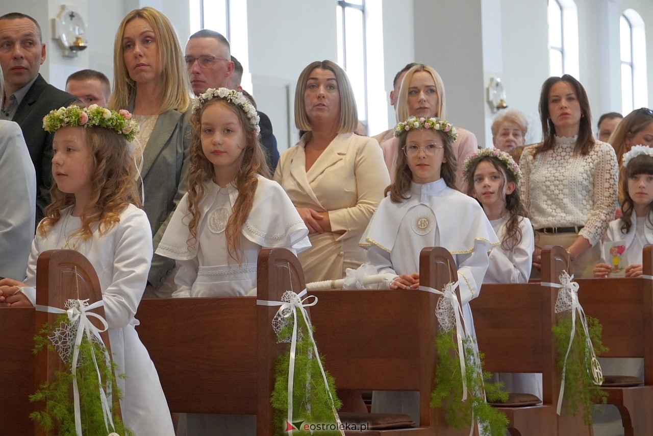 Pierwsza Komunia Święta w parafii pw. św. Franciszka w Ostrołęce [11.05.2024] - zdjęcie #32 - eOstroleka.pl