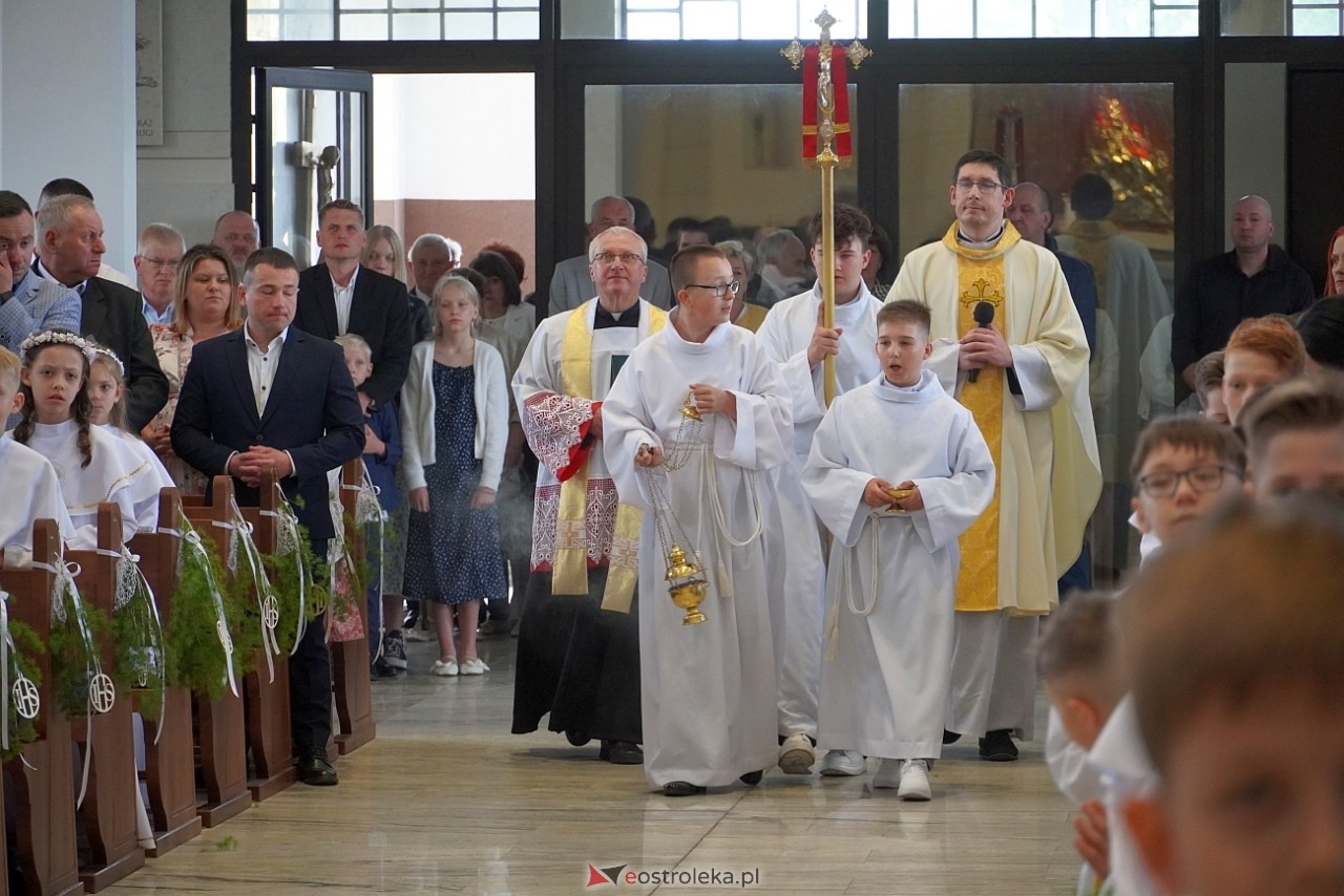 Pierwsza Komunia Święta w parafii pw. św. Franciszka w Ostrołęce [11.05.2024] - zdjęcie #31 - eOstroleka.pl