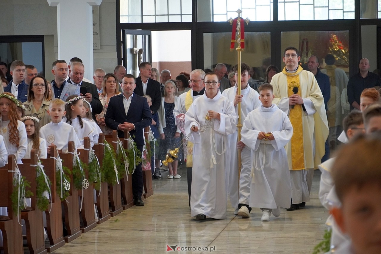 Pierwsza Komunia Święta w parafii pw. św. Franciszka w Ostrołęce [11.05.2024] - zdjęcie #29 - eOstroleka.pl