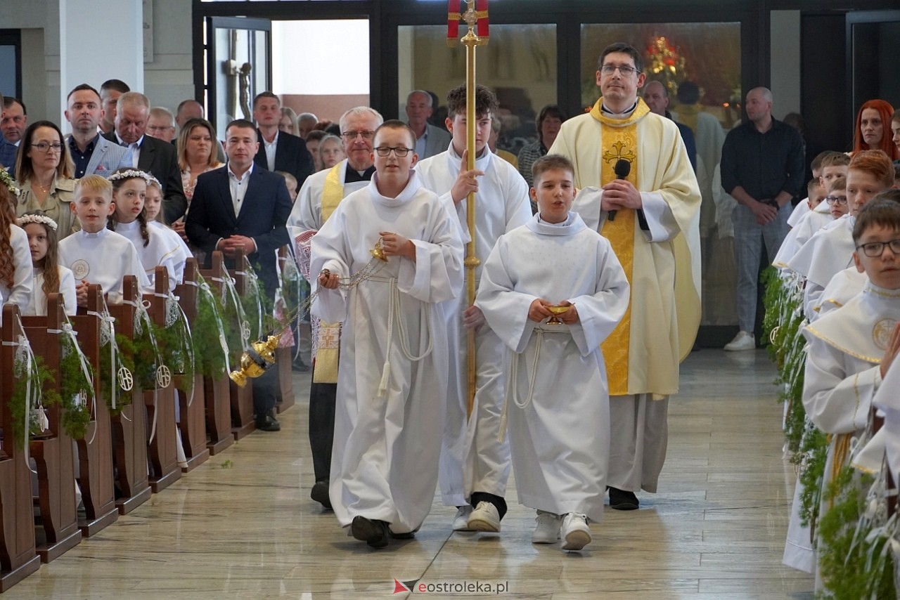 Pierwsza Komunia Święta w parafii pw. św. Franciszka w Ostrołęce [11.05.2024] - zdjęcie #28 - eOstroleka.pl