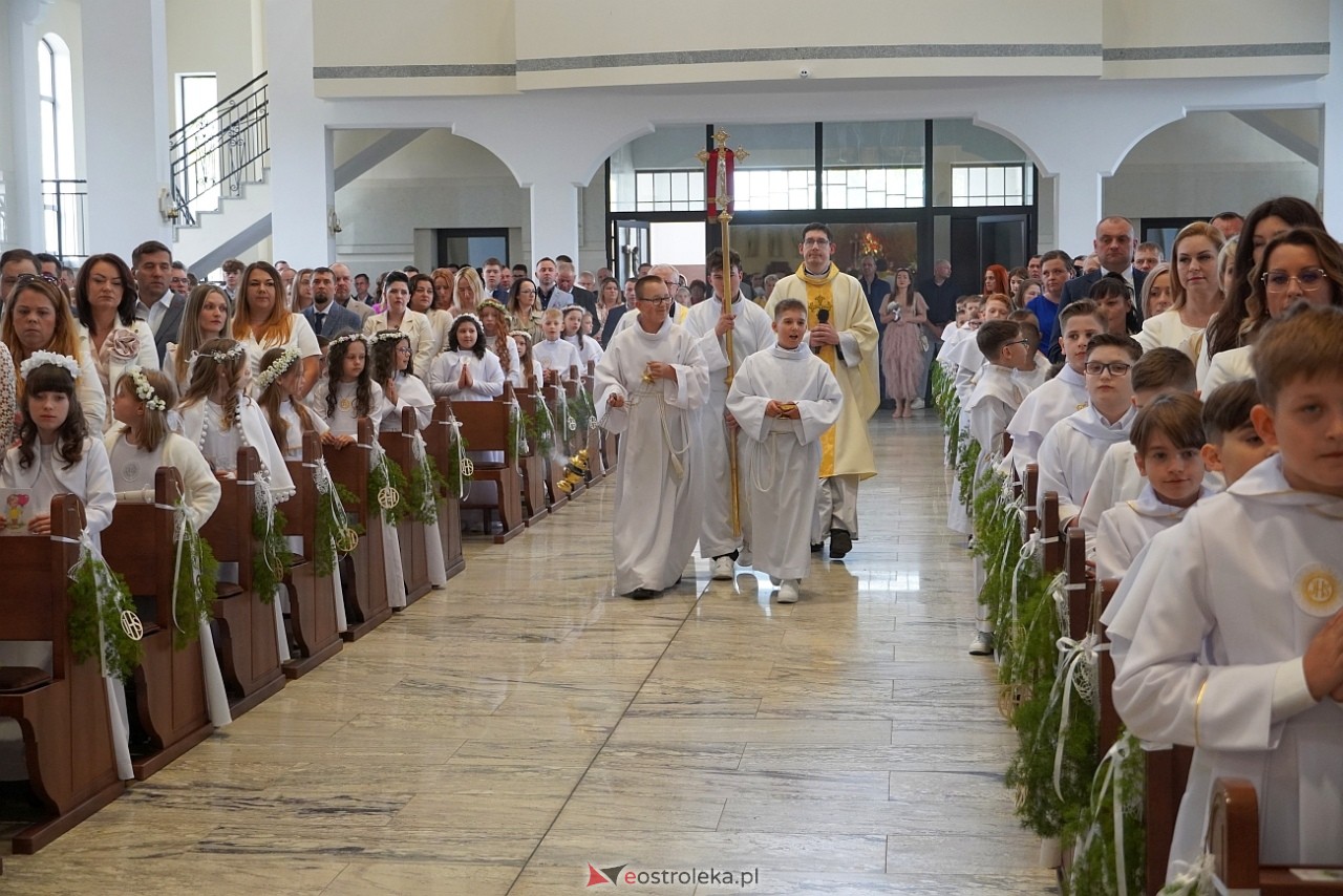 Pierwsza Komunia Święta w parafii pw. św. Franciszka w Ostrołęce [11.05.2024] - zdjęcie #27 - eOstroleka.pl