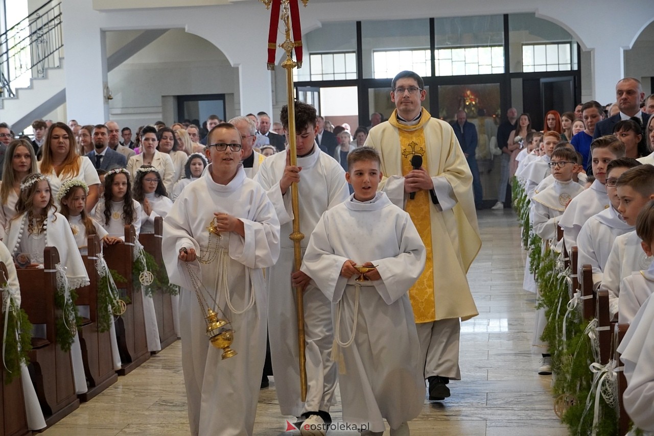 Pierwsza Komunia Święta w parafii pw. św. Franciszka w Ostrołęce [11.05.2024] - zdjęcie #26 - eOstroleka.pl
