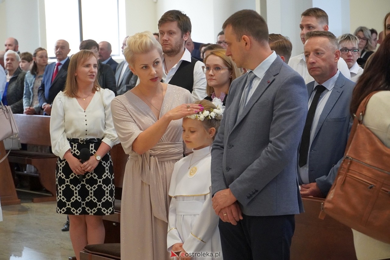 Pierwsza Komunia Święta w parafii pw. św. Franciszka w Ostrołęce [11.05.2024] - zdjęcie #24 - eOstroleka.pl