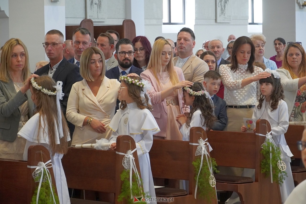 Pierwsza Komunia Święta w parafii pw. św. Franciszka w Ostrołęce [11.05.2024] - zdjęcie #22 - eOstroleka.pl