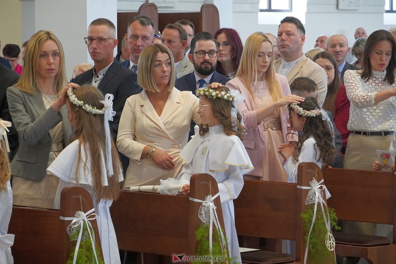 Pierwsza Komunia Święta w parafii pw. św. Franciszka w Ostrołęce [11.05.2024] - zdjęcie #21 - eOstroleka.pl