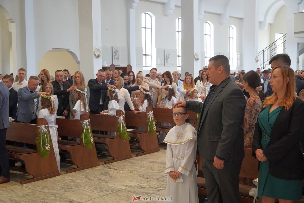 Pierwsza Komunia Święta w parafii pw. św. Franciszka w Ostrołęce [11.05.2024] - zdjęcie #20 - eOstroleka.pl