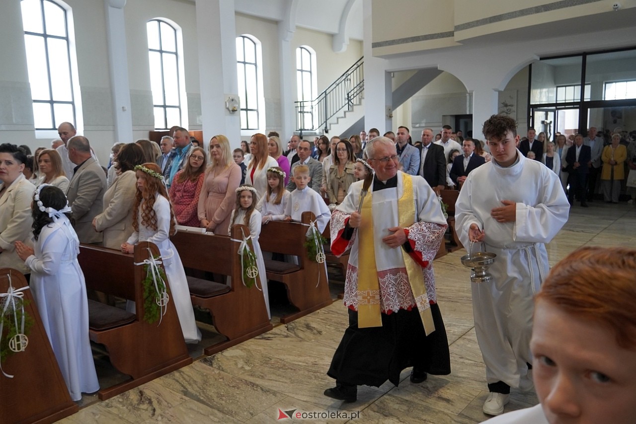 Pierwsza Komunia Święta w parafii pw. św. Franciszka w Ostrołęce [11.05.2024] - zdjęcie #16 - eOstroleka.pl