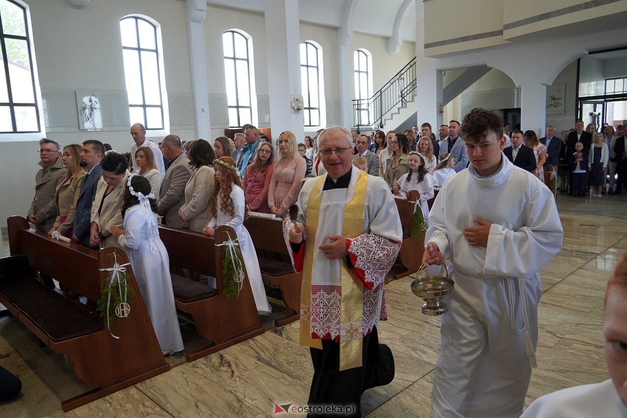 Pierwsza Komunia Święta w parafii pw. św. Franciszka w Ostrołęce [11.05.2024] - zdjęcie #15 - eOstroleka.pl