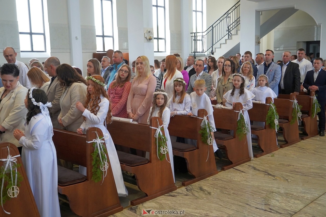 Pierwsza Komunia Święta w parafii pw. św. Franciszka w Ostrołęce [11.05.2024] - zdjęcie #14 - eOstroleka.pl