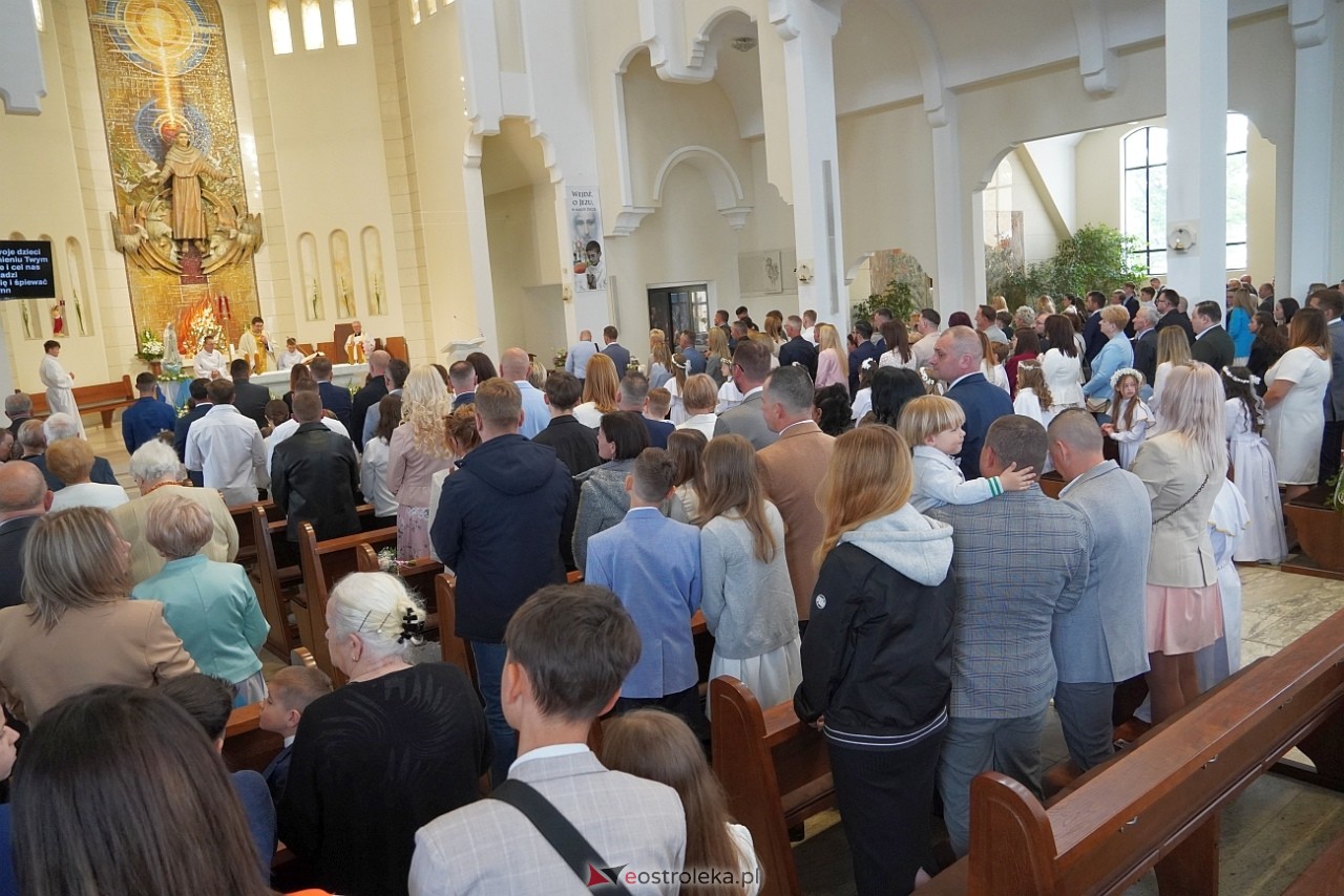 Pierwsza Komunia Święta w parafii pw. św. Franciszka w Ostrołęce [11.05.2024] - zdjęcie #12 - eOstroleka.pl
