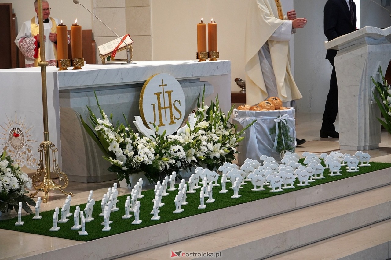 Pierwsza Komunia Święta w parafii pw. św. Franciszka w Ostrołęce [11.05.2024] - zdjęcie #10 - eOstroleka.pl