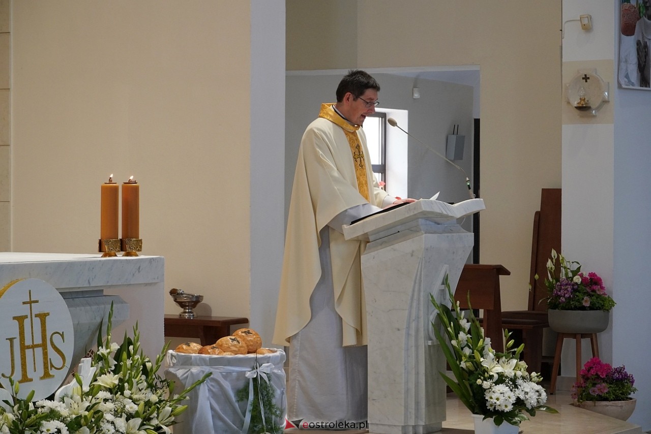 Pierwsza Komunia Święta w parafii pw. św. Franciszka w Ostrołęce [11.05.2024] - zdjęcie #9 - eOstroleka.pl