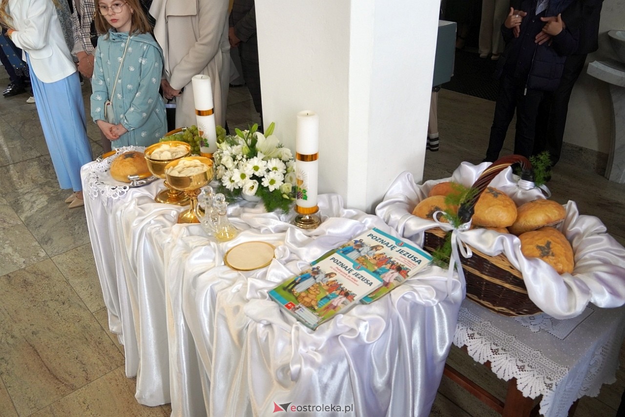 Pierwsza Komunia Święta w parafii pw. św. Franciszka w Ostrołęce [11.05.2024] - zdjęcie #5 - eOstroleka.pl