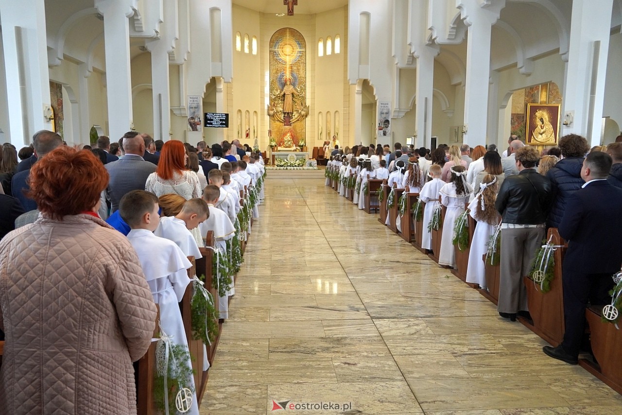 Pierwsza Komunia Święta w parafii pw. św. Franciszka w Ostrołęce [11.05.2024] - zdjęcie #4 - eOstroleka.pl