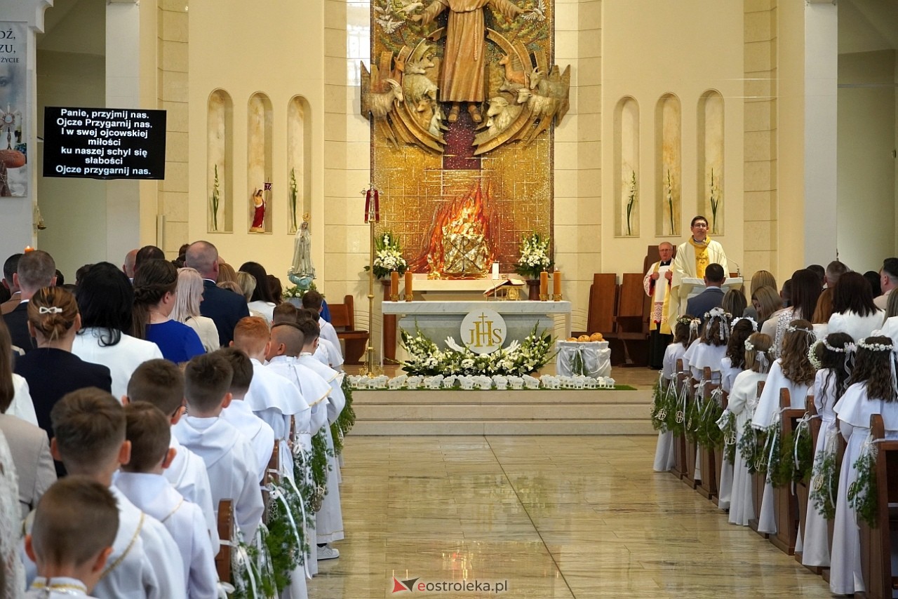 Pierwsza Komunia Święta w parafii pw. św. Franciszka w Ostrołęce [11.05.2024] - zdjęcie #3 - eOstroleka.pl