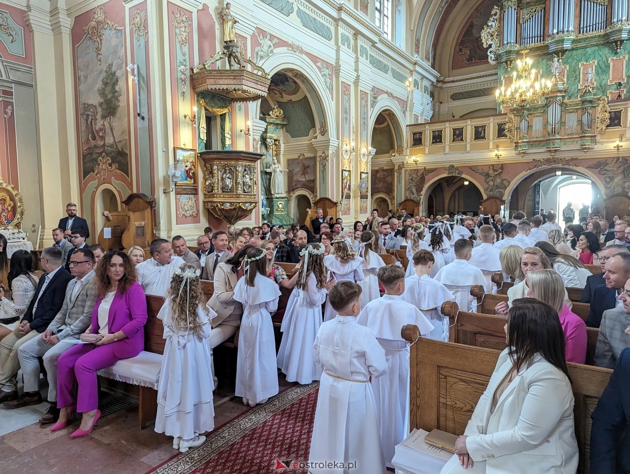 Pierwsza Komunia Święta w parafii św. Antoniego w Ostrołęce [11.05.2024] - zdjęcie #82 - eOstroleka.pl