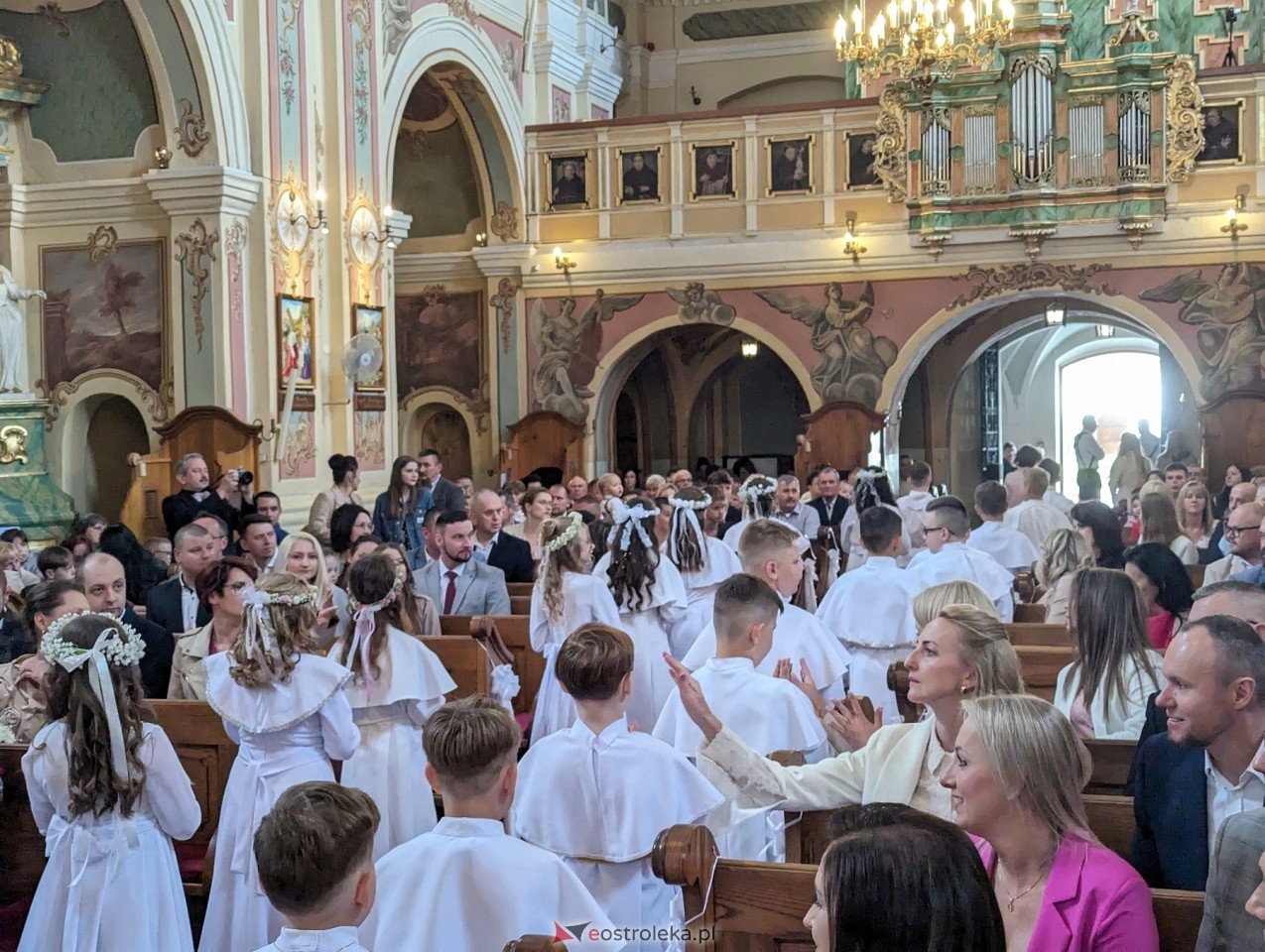 Pierwsza Komunia Święta w parafii św. Antoniego w Ostrołęce [11.05.2024] - zdjęcie #80 - eOstroleka.pl
