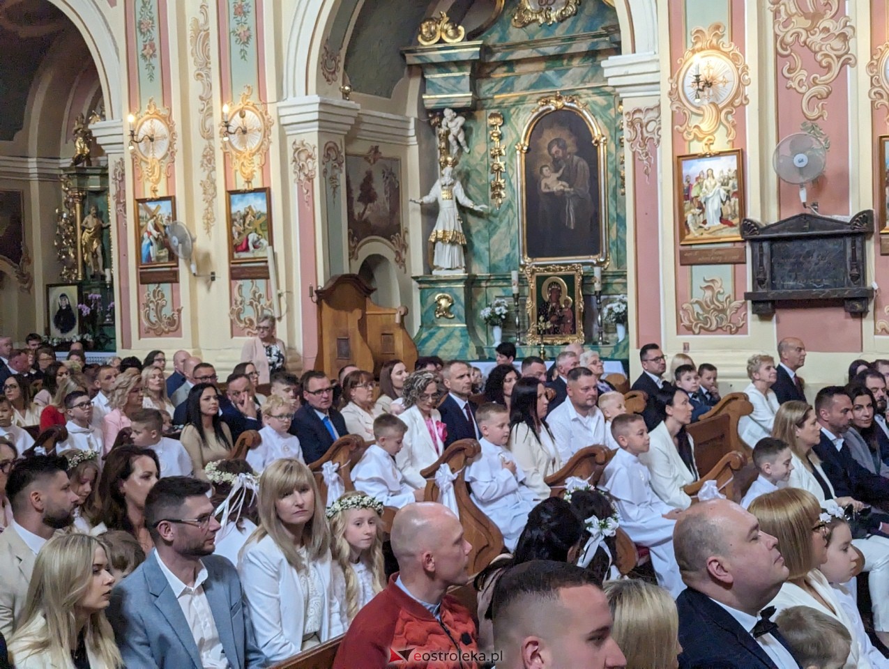 Pierwsza Komunia Święta w parafii św. Antoniego w Ostrołęce [11.05.2024] - zdjęcie #57 - eOstroleka.pl