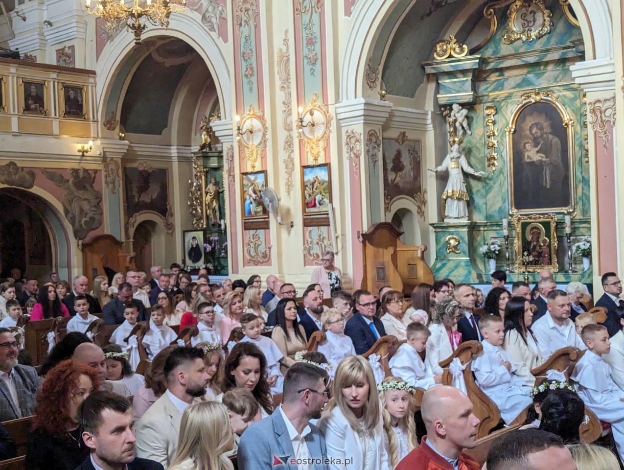 Pierwsza Komunia Święta w parafii św. Antoniego w Ostrołęce [11.05.2024] - zdjęcie #56 - eOstroleka.pl