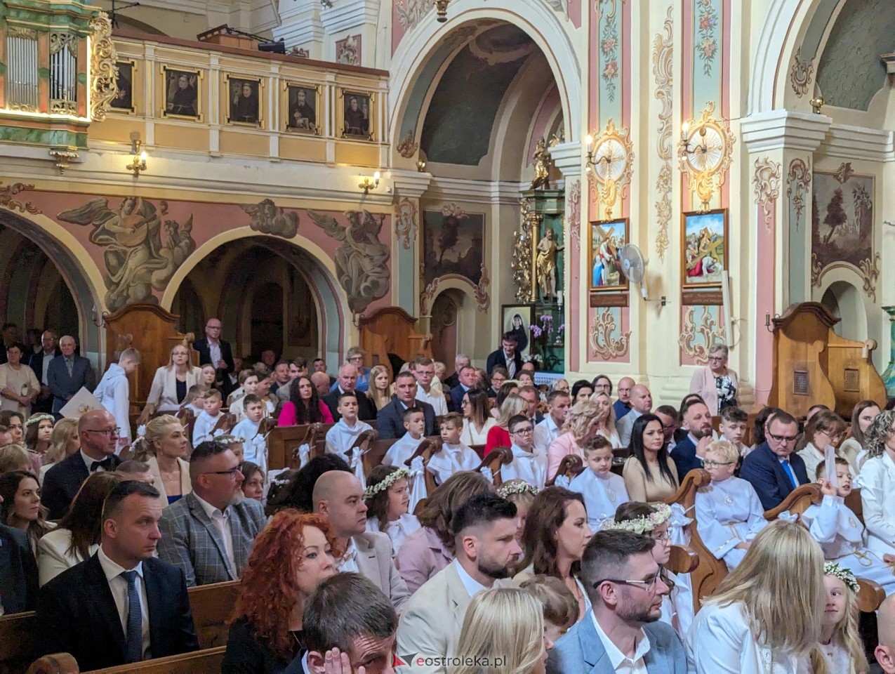 Pierwsza Komunia Święta w parafii św. Antoniego w Ostrołęce [11.05.2024] - zdjęcie #53 - eOstroleka.pl
