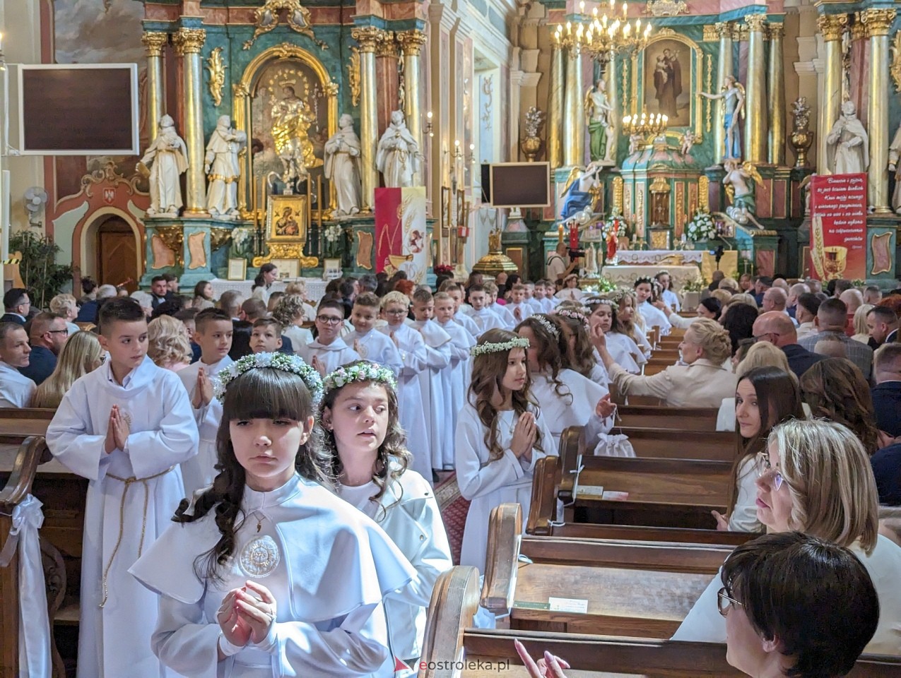 Pierwsza Komunia Święta w parafii św. Antoniego w Ostrołęce [11.05.2024] - zdjęcie #48 - eOstroleka.pl