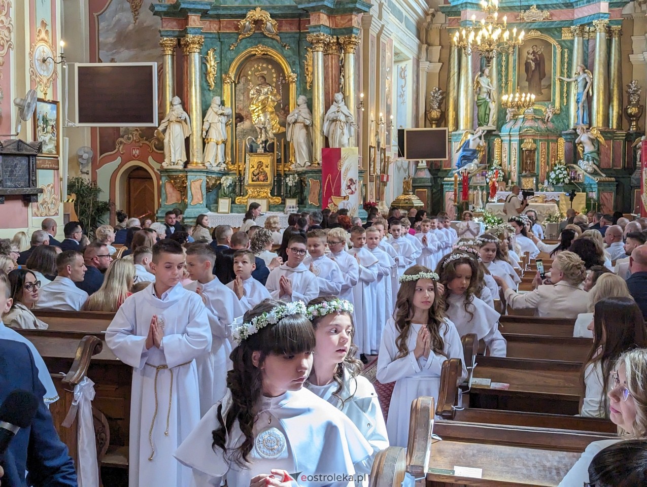 Pierwsza Komunia Święta w parafii św. Antoniego w Ostrołęce [11.05.2024] - zdjęcie #47 - eOstroleka.pl