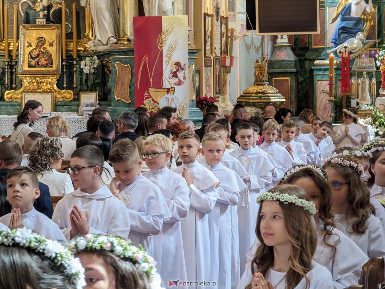 Pierwsza Komunia Święta w parafii św. Antoniego w Ostrołęce [11.05.2024] - zdjęcie #46 - eOstroleka.pl