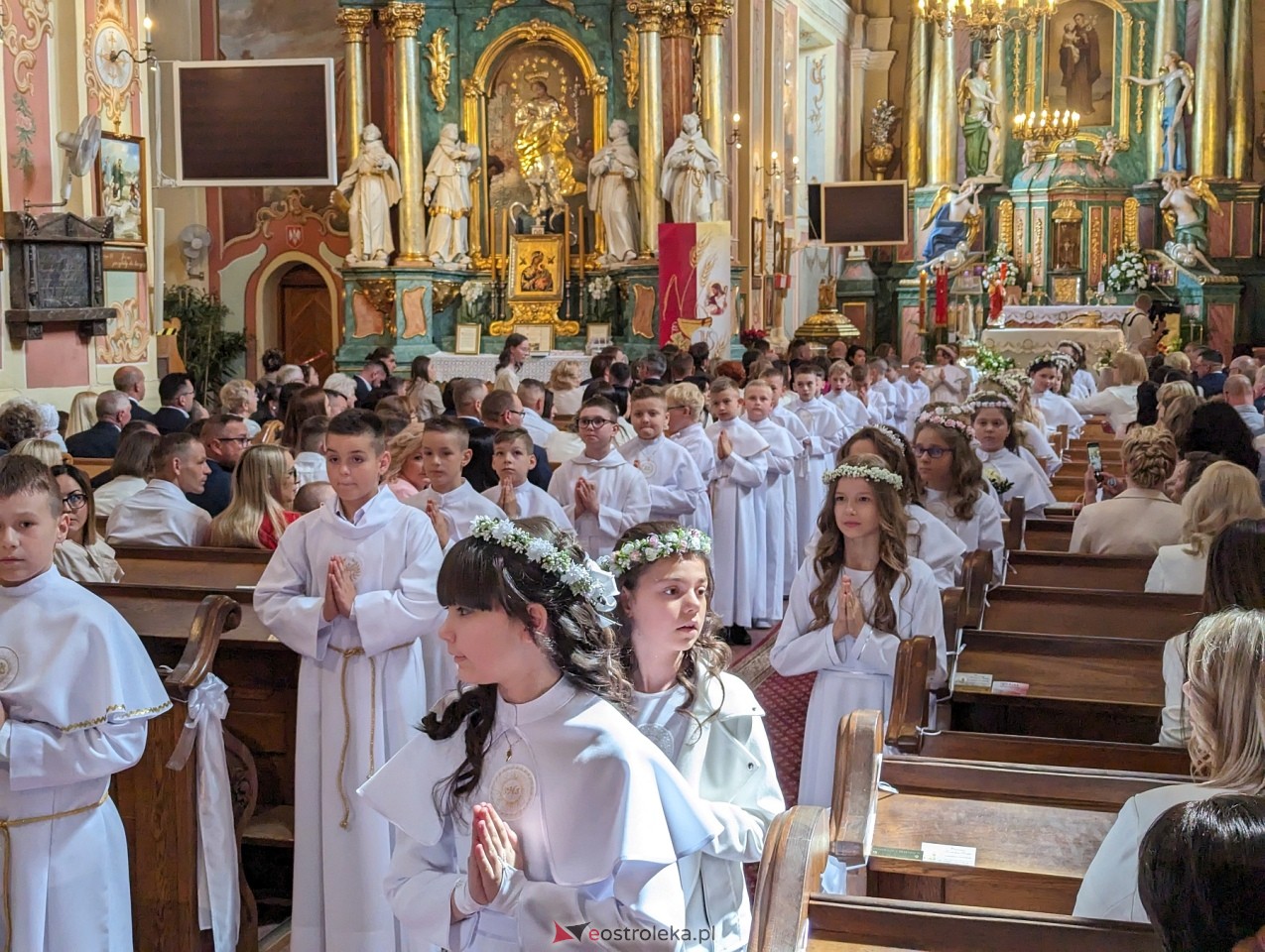 Pierwsza Komunia Święta w parafii św. Antoniego w Ostrołęce [11.05.2024] - zdjęcie #45 - eOstroleka.pl