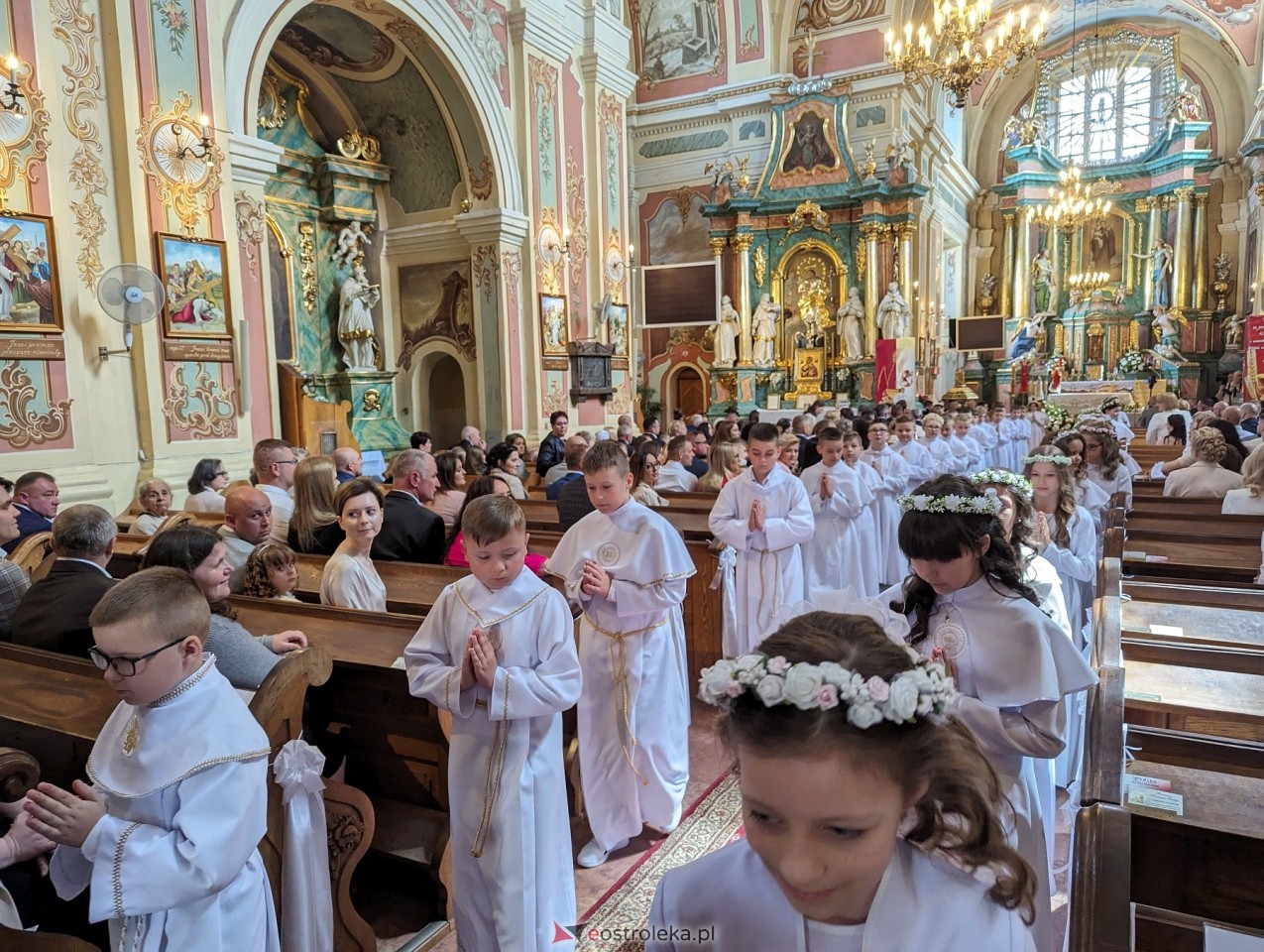 Pierwsza Komunia Święta w parafii św. Antoniego w Ostrołęce [11.05.2024] - zdjęcie #42 - eOstroleka.pl
