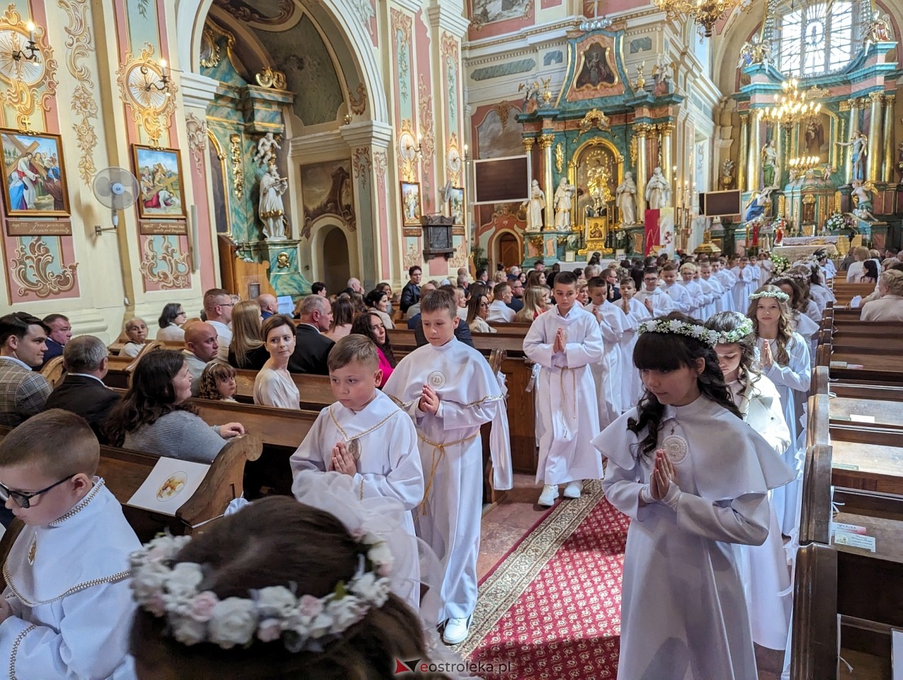 Pierwsza Komunia Święta w parafii św. Antoniego w Ostrołęce [11.05.2024] - zdjęcie #41 - eOstroleka.pl