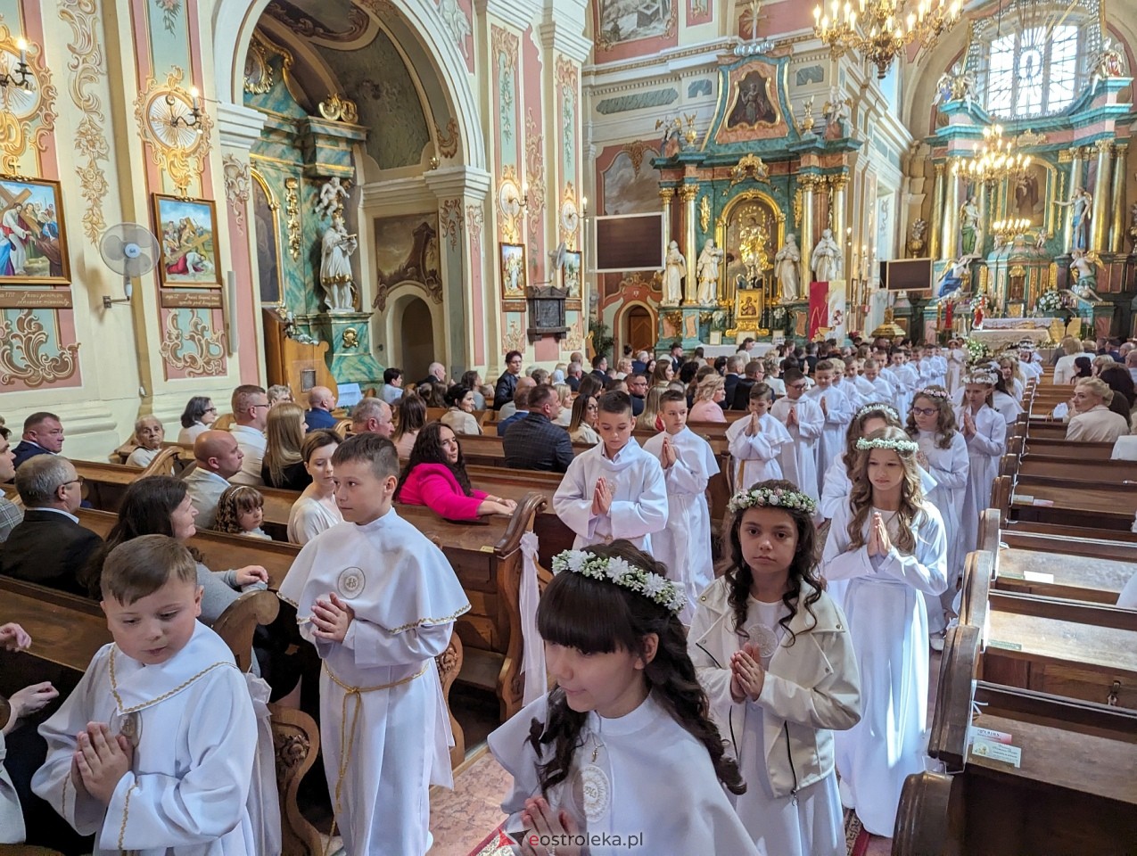 Pierwsza Komunia Święta w parafii św. Antoniego w Ostrołęce [11.05.2024] - zdjęcie #40 - eOstroleka.pl