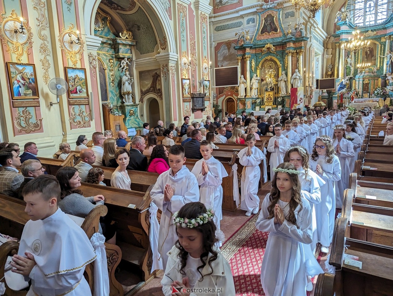 Pierwsza Komunia Święta w parafii św. Antoniego w Ostrołęce [11.05.2024] - zdjęcie #39 - eOstroleka.pl