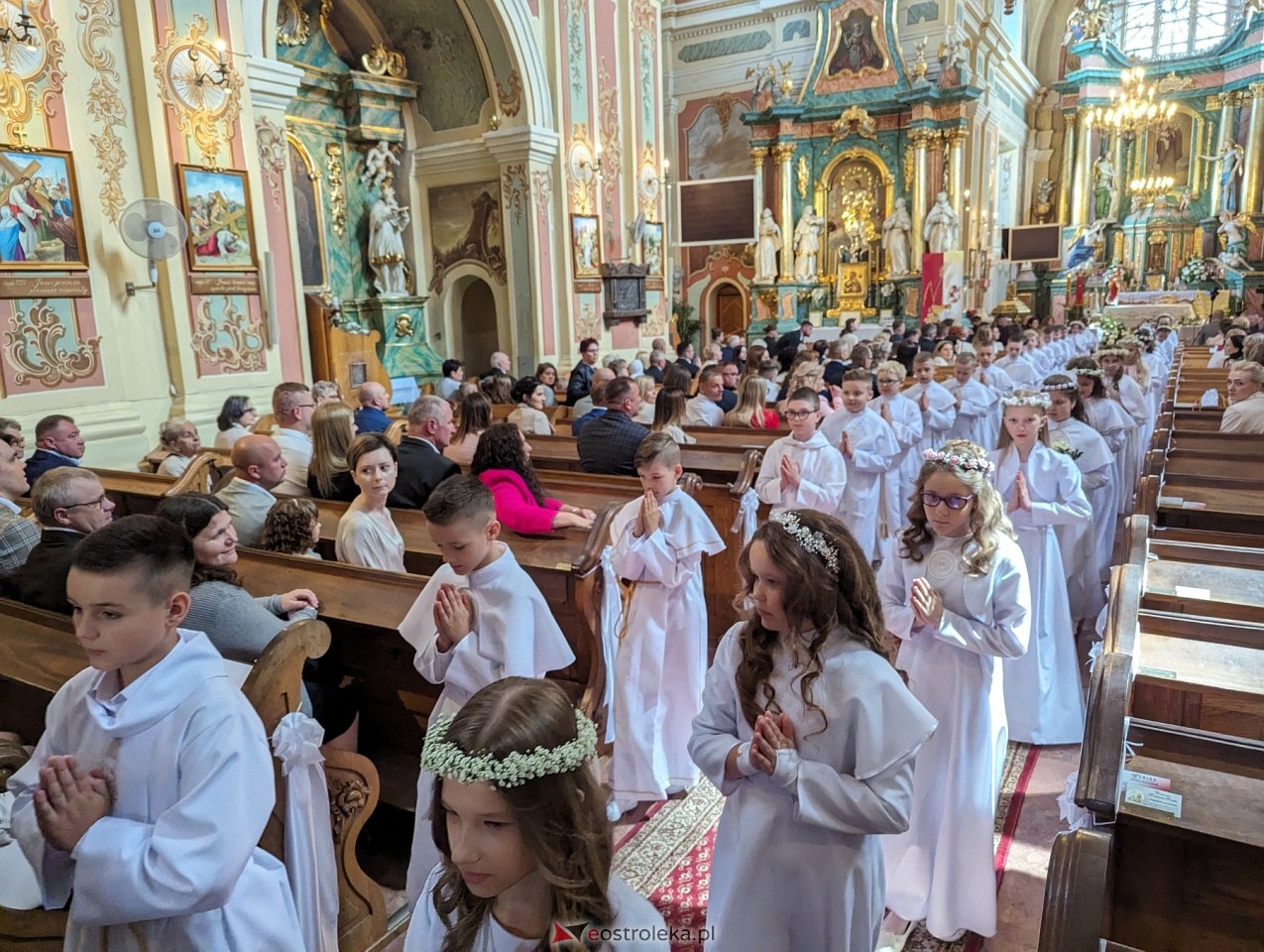 Pierwsza Komunia Święta w parafii św. Antoniego w Ostrołęce [11.05.2024] - zdjęcie #37 - eOstroleka.pl