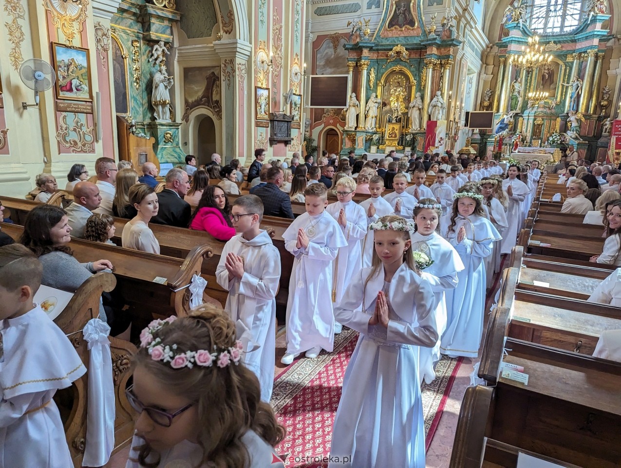 Pierwsza Komunia Święta w parafii św. Antoniego w Ostrołęce [11.05.2024] - zdjęcie #35 - eOstroleka.pl