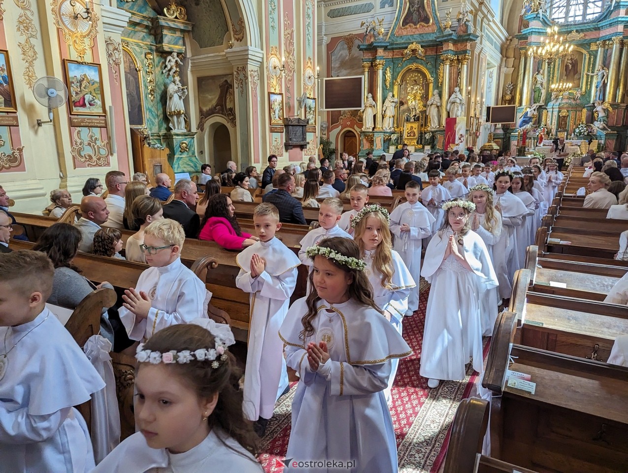 Pierwsza Komunia Święta w parafii św. Antoniego w Ostrołęce [11.05.2024] - zdjęcie #33 - eOstroleka.pl