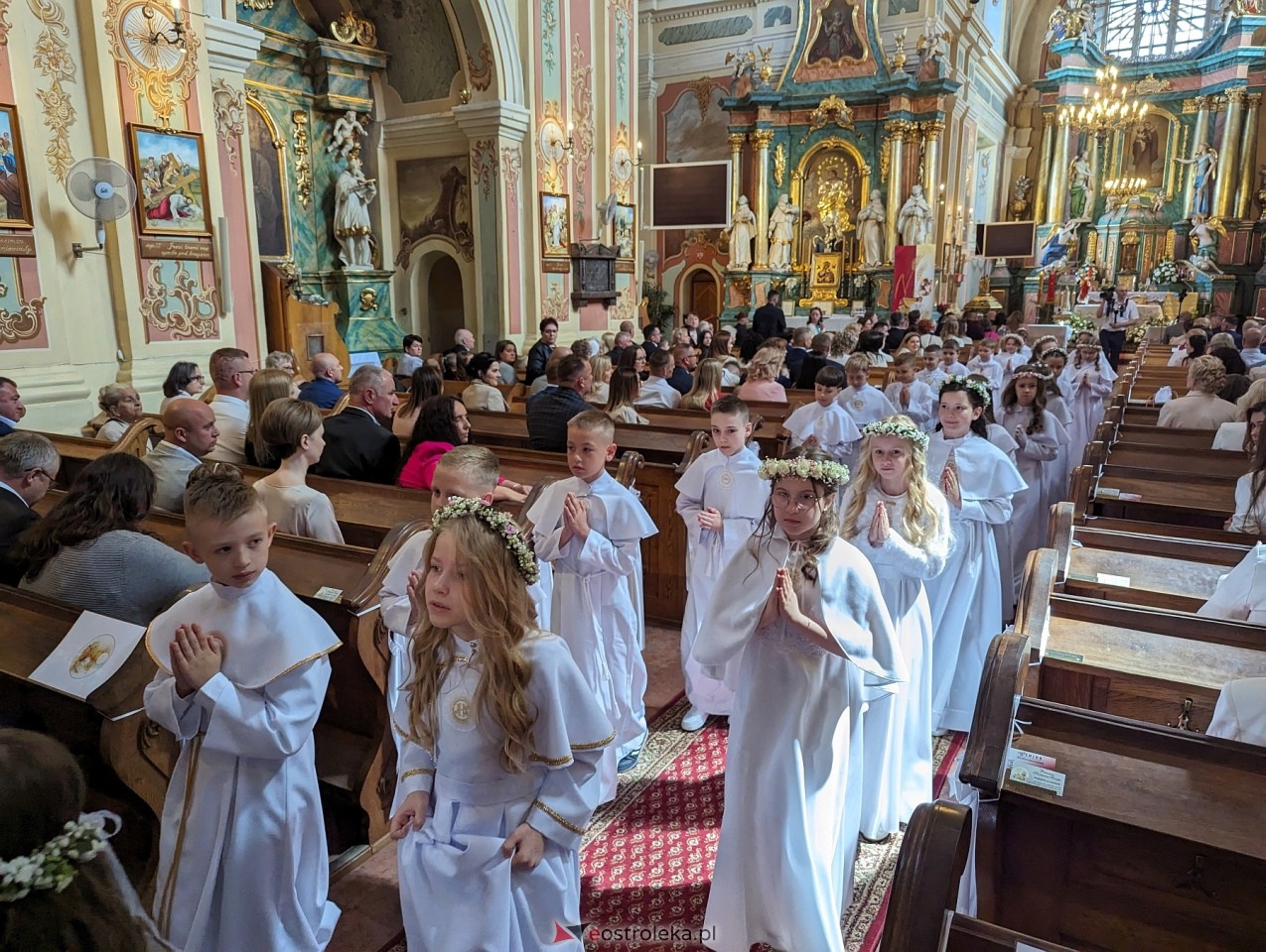 Pierwsza Komunia Święta w parafii św. Antoniego w Ostrołęce [11.05.2024] - zdjęcie #32 - eOstroleka.pl
