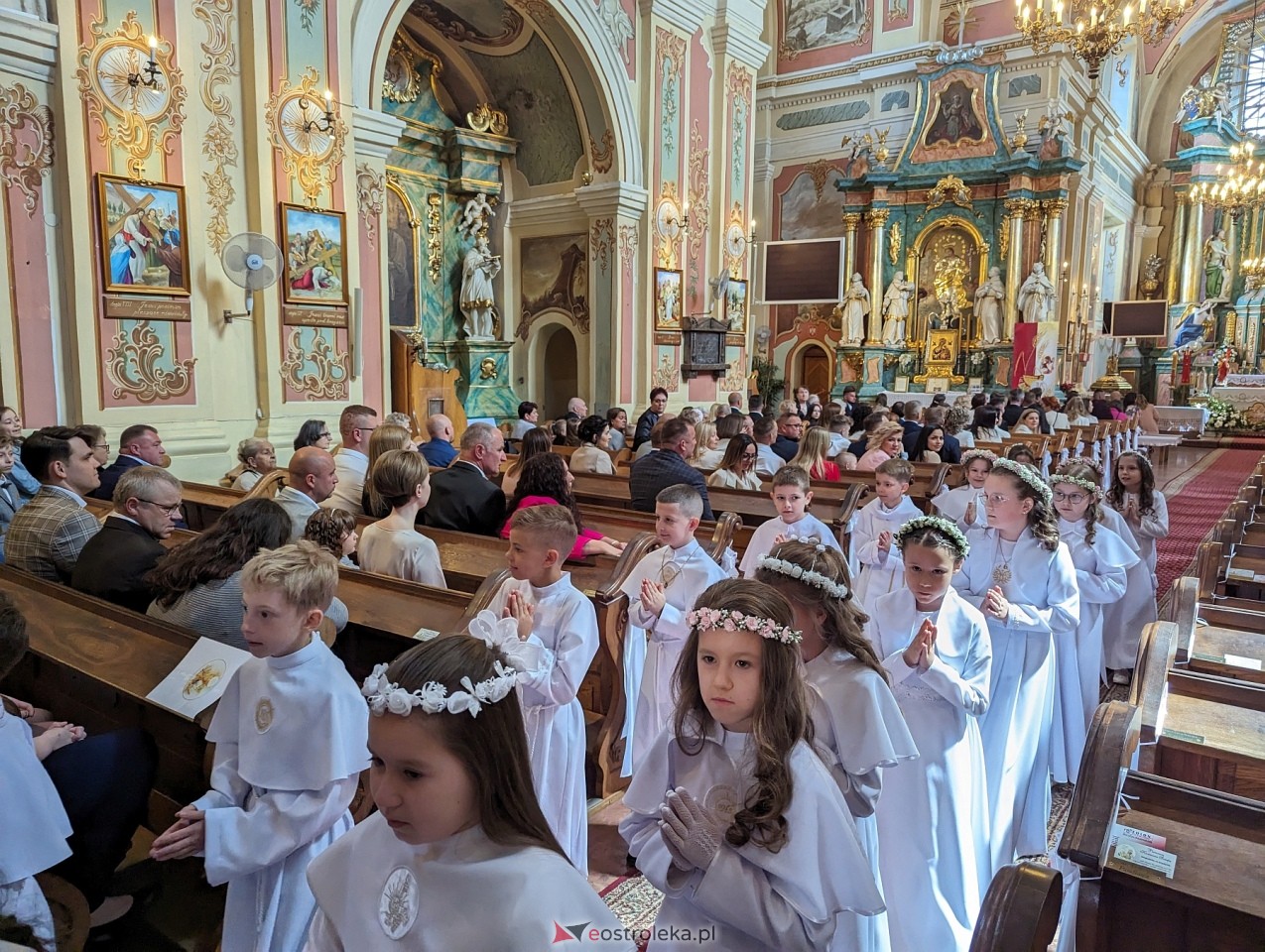 Pierwsza Komunia Święta w parafii św. Antoniego w Ostrołęce [11.05.2024] - zdjęcie #28 - eOstroleka.pl