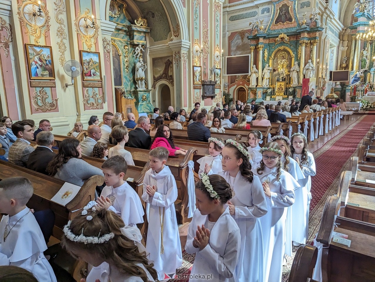 Pierwsza Komunia Święta w parafii św. Antoniego w Ostrołęce [11.05.2024] - zdjęcie #25 - eOstroleka.pl
