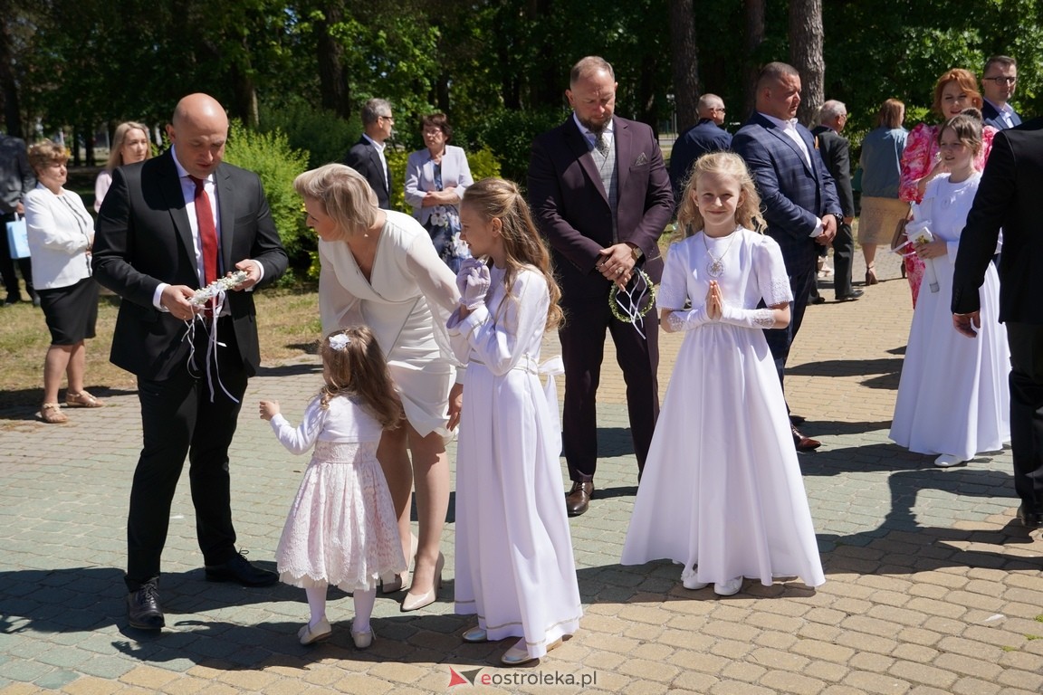 Pierwsza Komunia Święta w parafii Zbawiciela Świata w Ostrołęce [12.05.2024] - zdjęcie #70 - eOstroleka.pl
