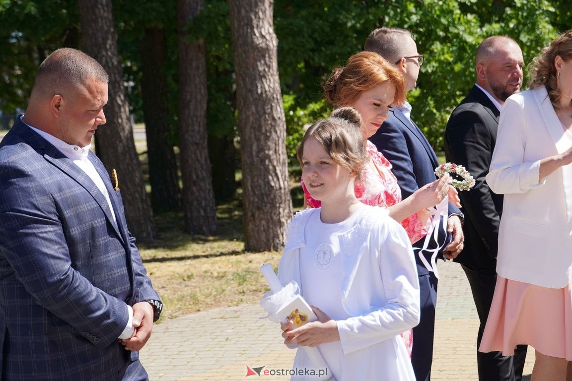 Pierwsza Komunia Święta w parafii Zbawiciela Świata w Ostrołęce [12.05.2024] - zdjęcie #69 - eOstroleka.pl