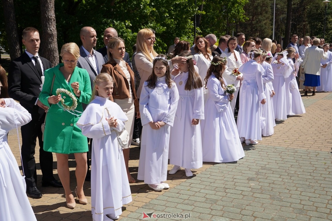 Pierwsza Komunia Święta w parafii Zbawiciela Świata w Ostrołęce [12.05.2024] - zdjęcie #67 - eOstroleka.pl