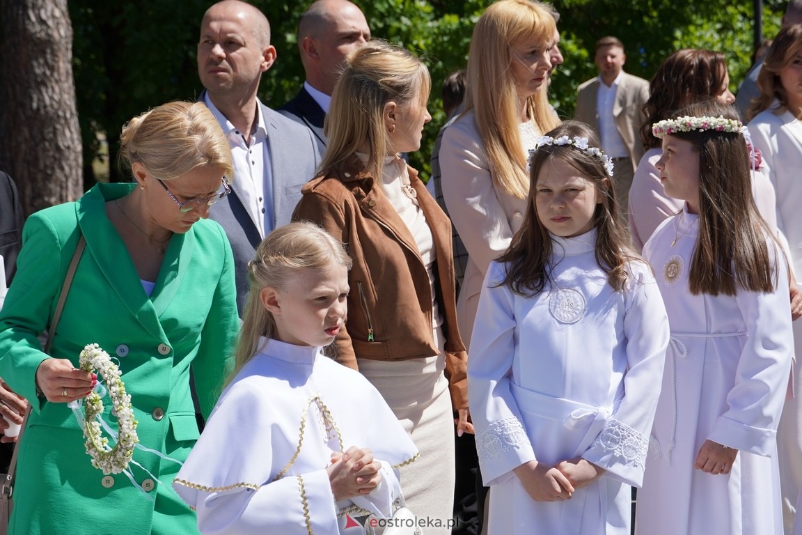 Pierwsza Komunia Święta w parafii Zbawiciela Świata w Ostrołęce [12.05.2024] - zdjęcie #66 - eOstroleka.pl