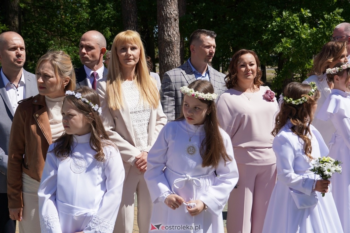 Pierwsza Komunia Święta w parafii Zbawiciela Świata w Ostrołęce [12.05.2024] - zdjęcie #65 - eOstroleka.pl