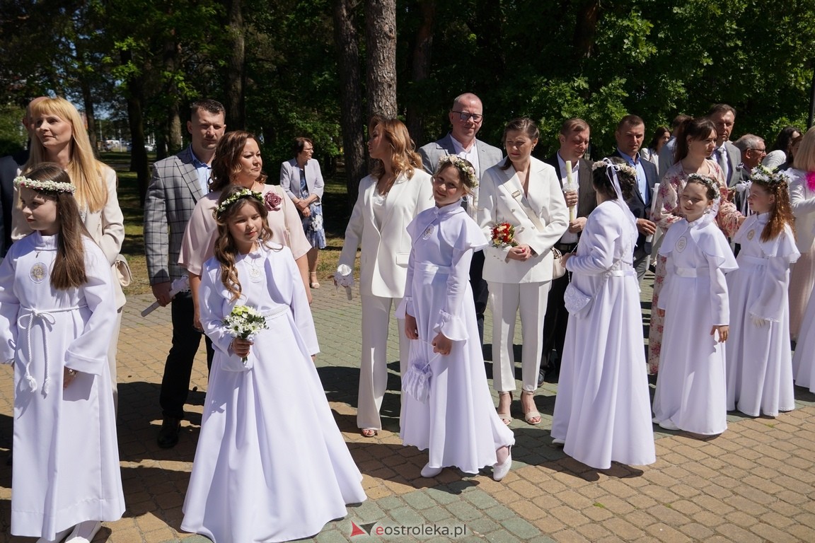 Pierwsza Komunia Święta w parafii Zbawiciela Świata w Ostrołęce [12.05.2024] - zdjęcie #64 - eOstroleka.pl